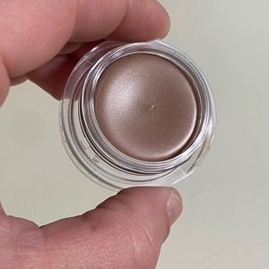 • Trinny London Eye to Eye cream eyeshadow •